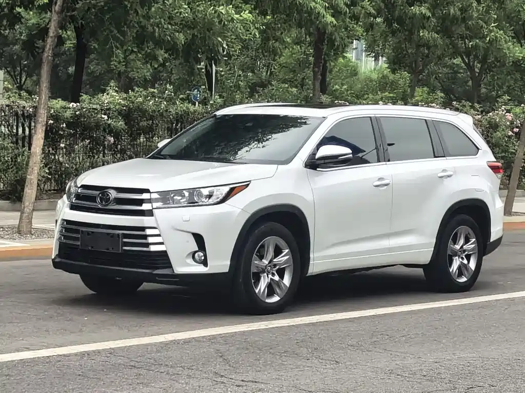 Toyota Highlander 2020 — фото 1