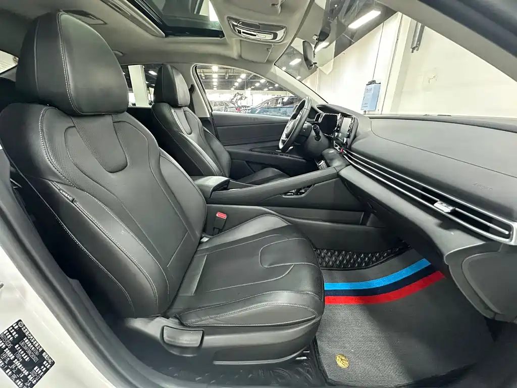 Hyundai Elantra 2023 — фото 26