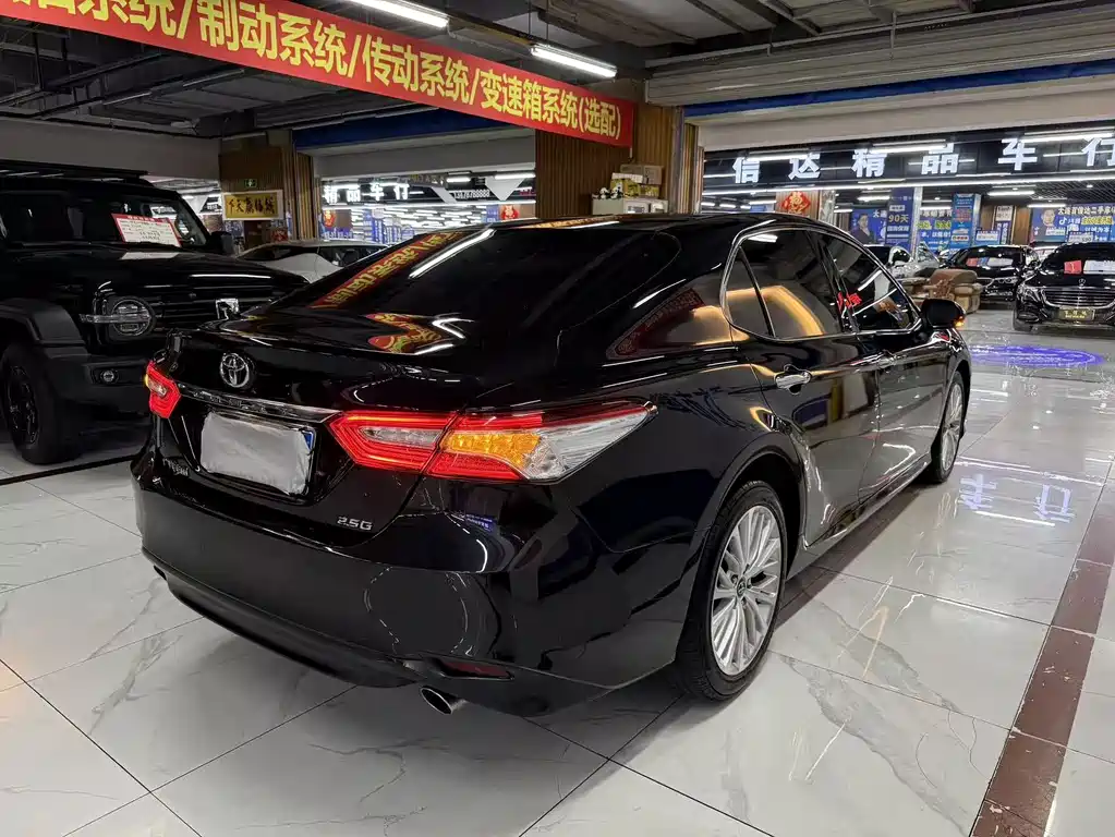 Toyota Camry 2019 — фото 11