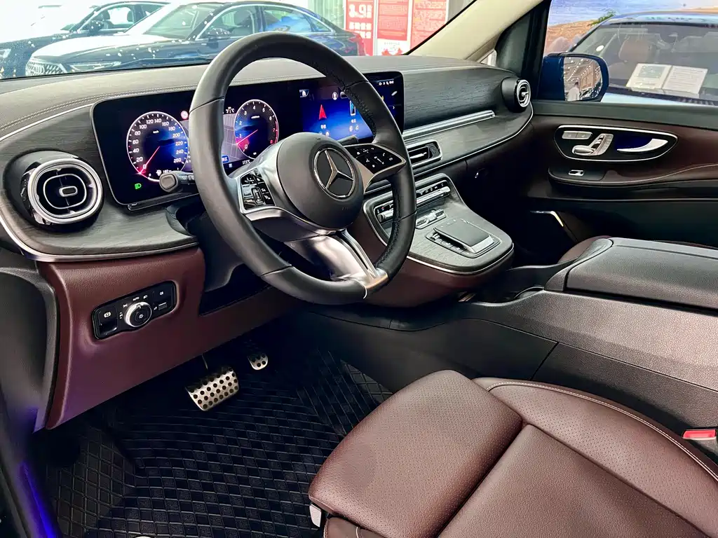 Mercedes-Benz V-Class 2025