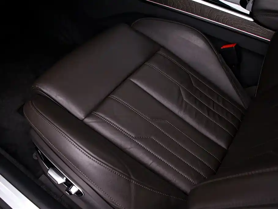 Audi A8 2020 — фото 13