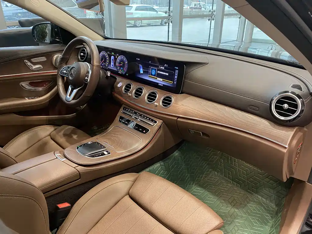 Mercedes-Benz E-Class 2020 — фото 12