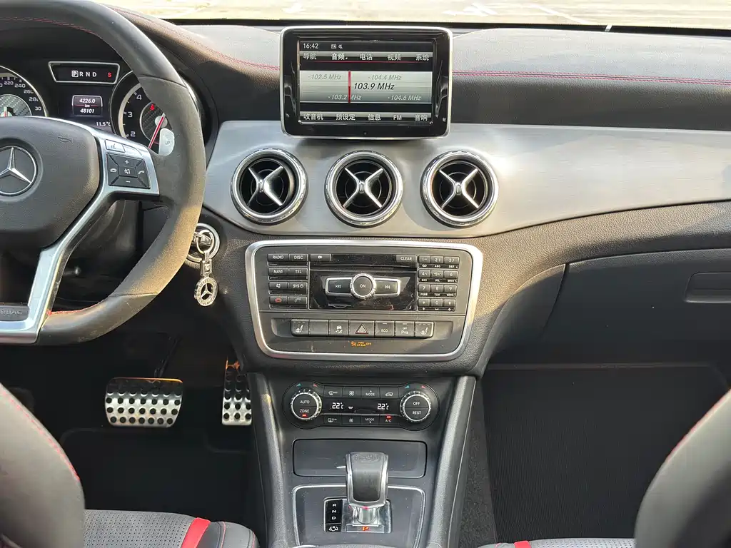 Mercedes-Benz GLA AMG 2015 — фото 34