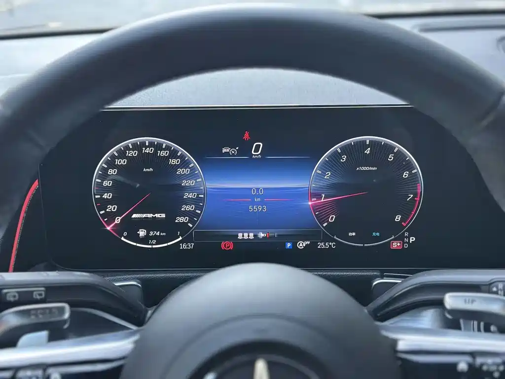 Mercedes-Benz GLB AMG 2025 — фото 14