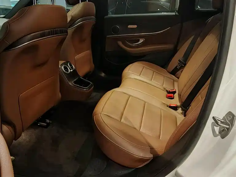 Mercedes-Benz E-Class 2023 — фото 8