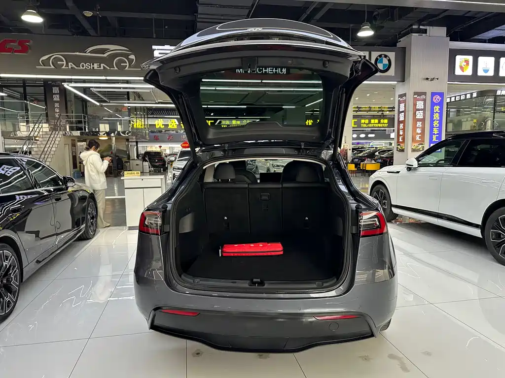 Tesla Model Y 2023 — фото 17