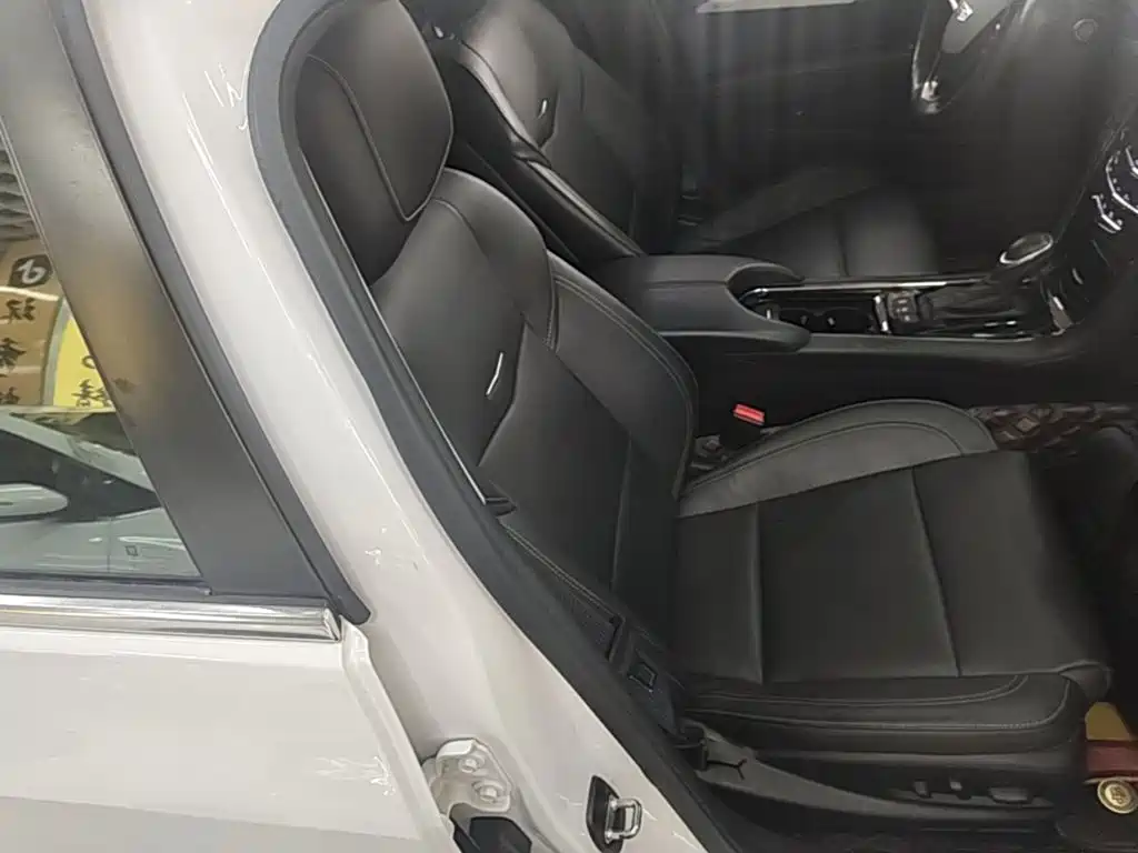 Cadillac ATS-L 2018 — фото 25