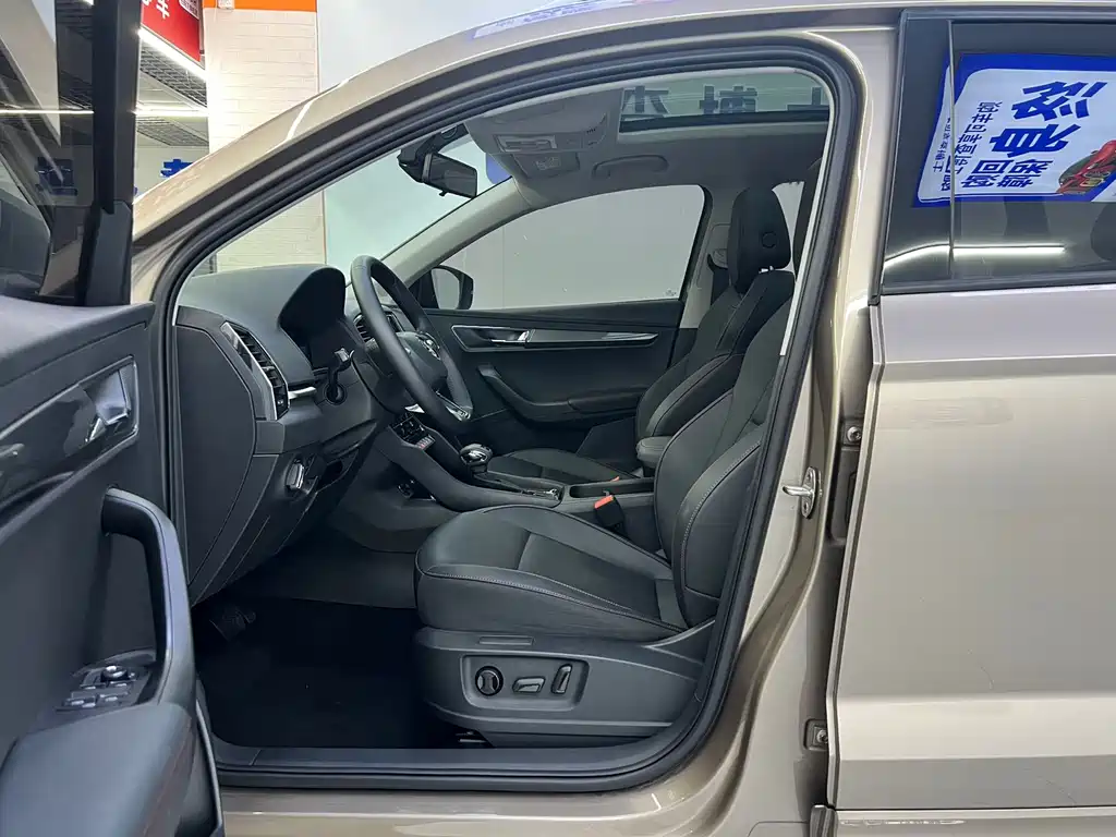 Skoda Karoq 2023 — фото 11