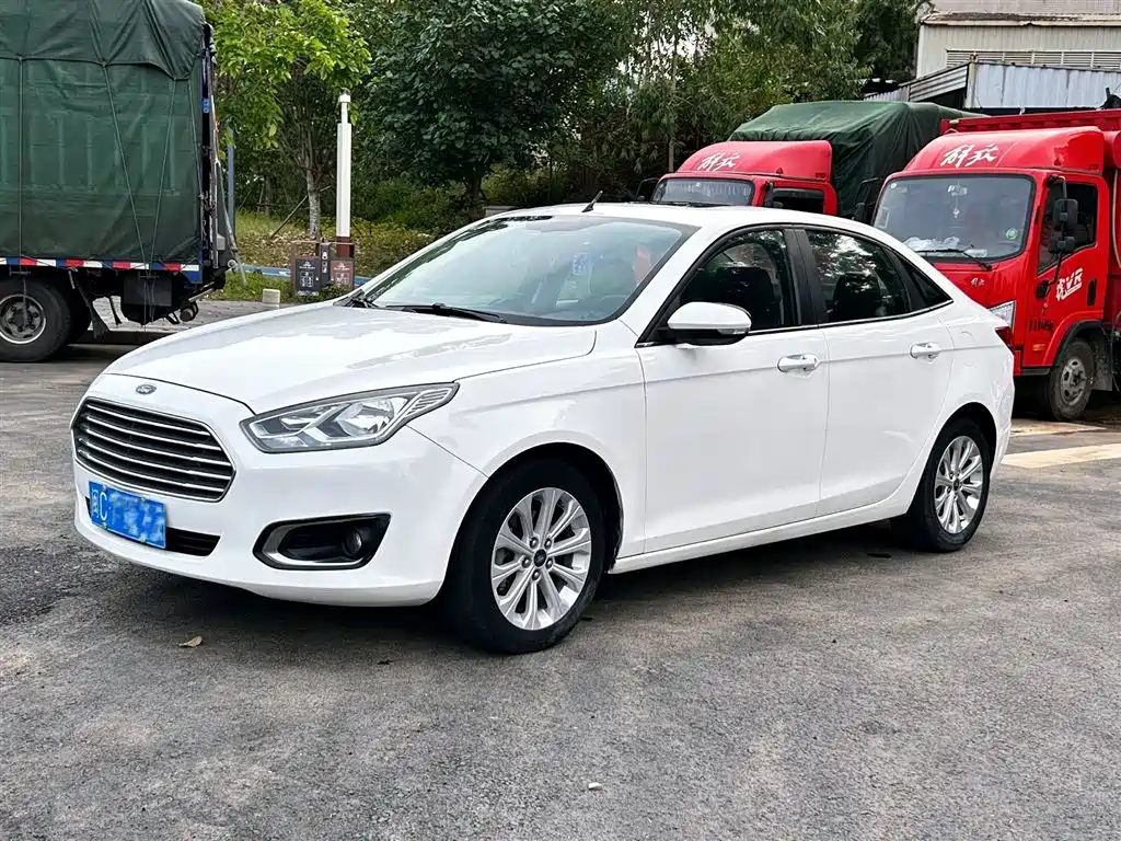 Ford Escort 2015 — фото 1