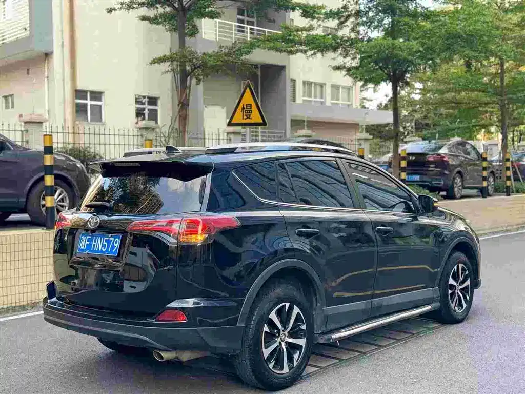 Toyota RAV4 2019 — фото 5