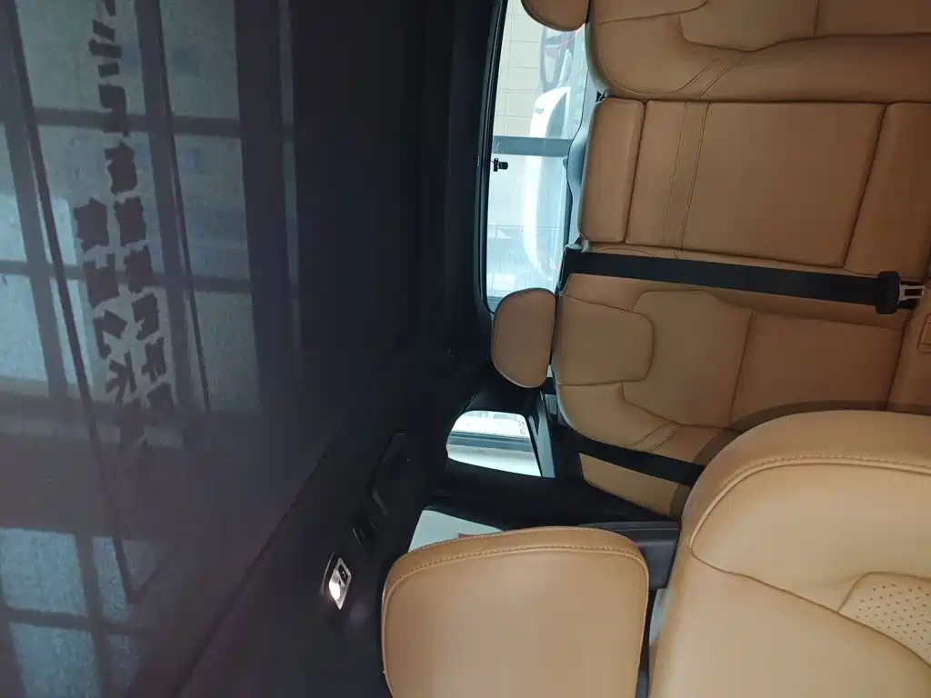 Volvo XC60 2018 — фото 15