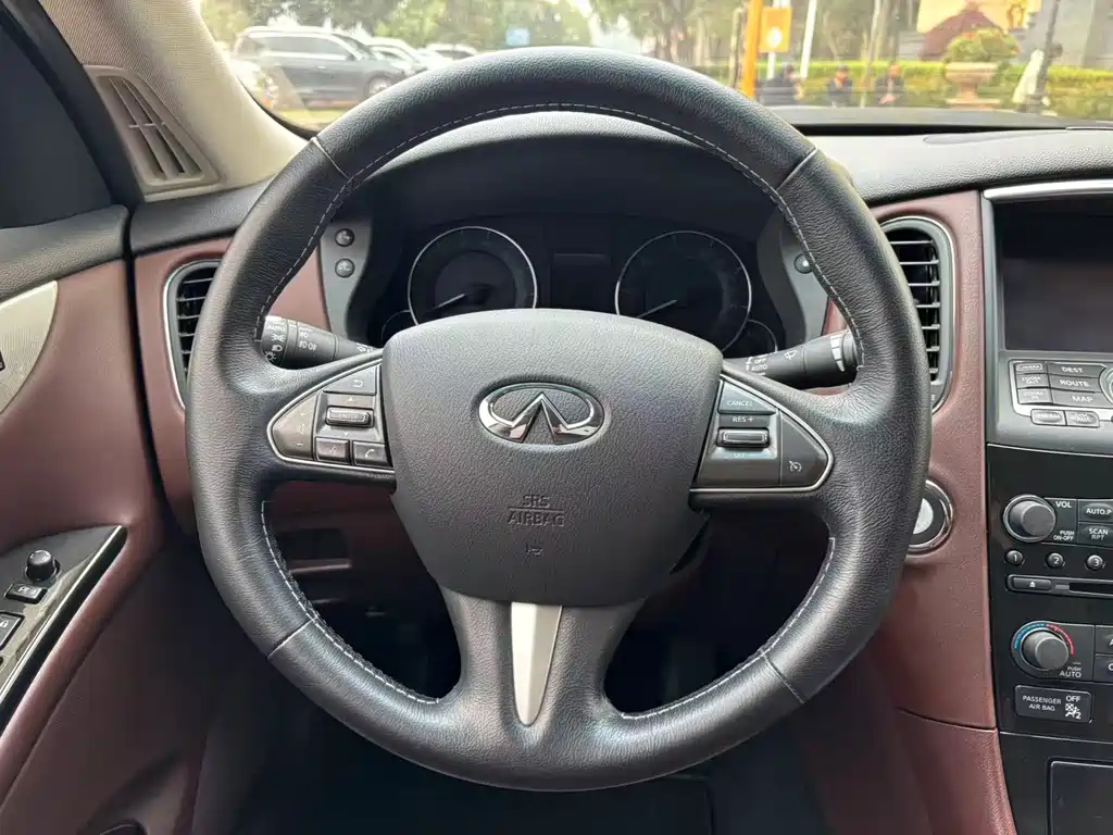 Infiniti QX50 2016 — фото 11