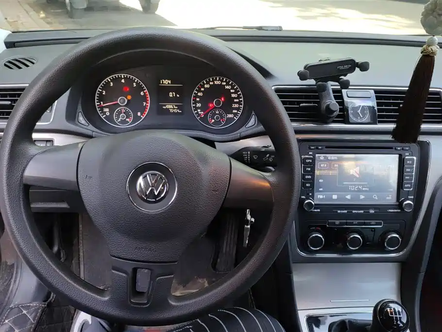 Volkswagen Passat 2015 — фото 15