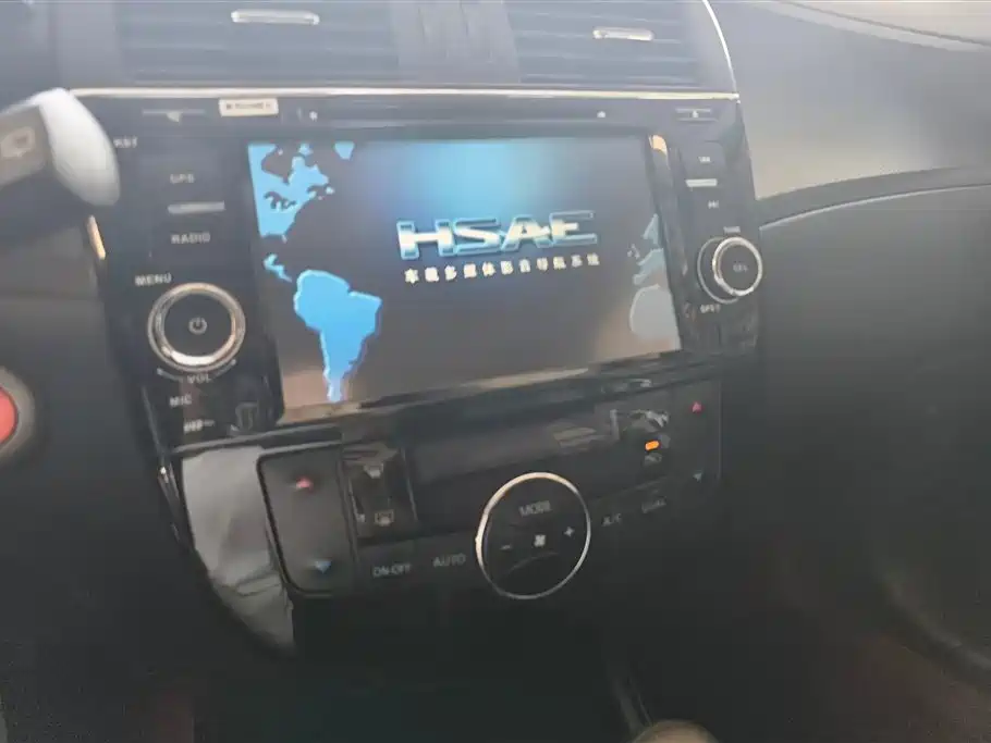 Nissan Tiida 2015 — фото 13