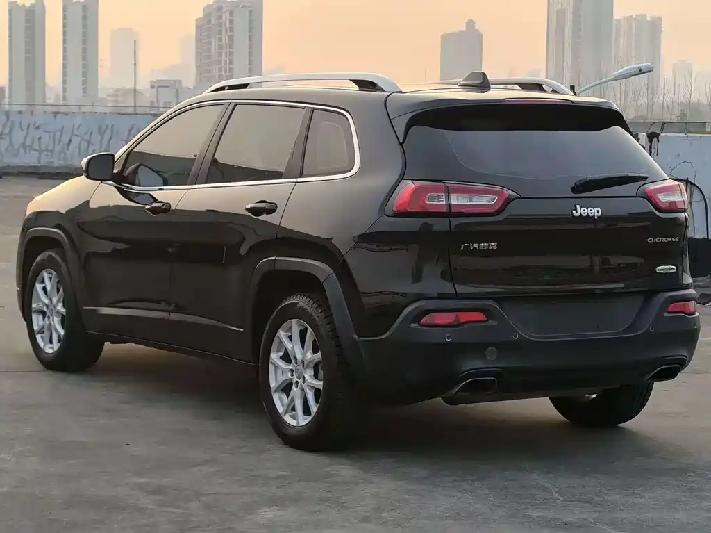 Jeep Cherokee 2017 — фото 6