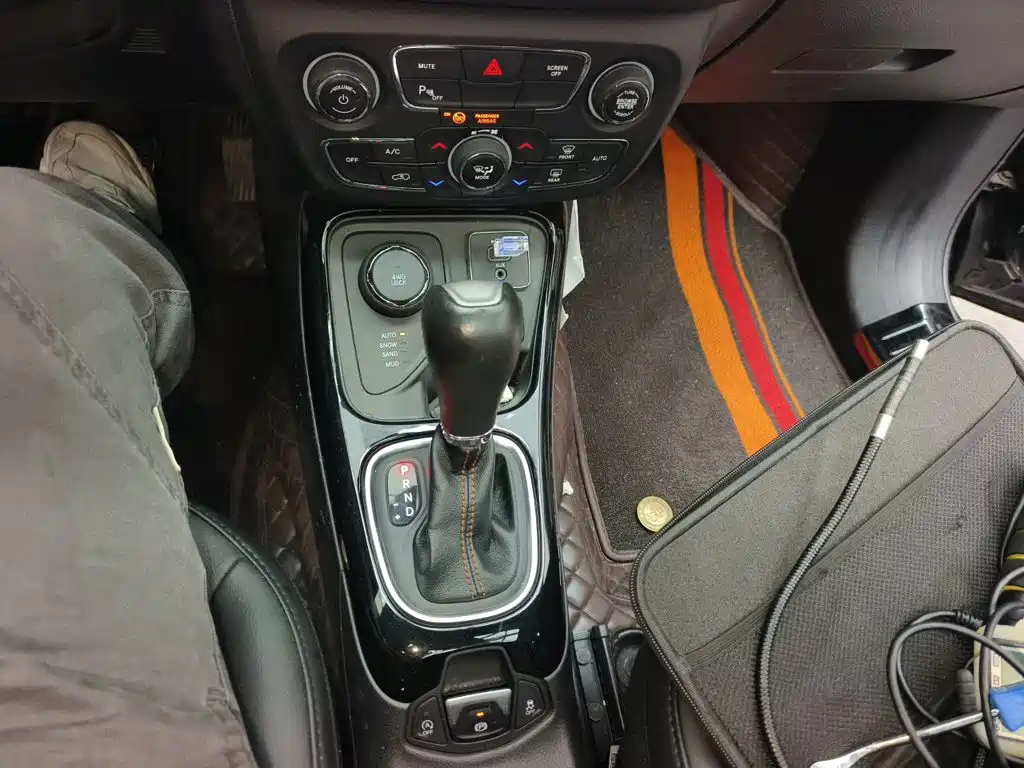 Jeep Compass 2020 — фото 11