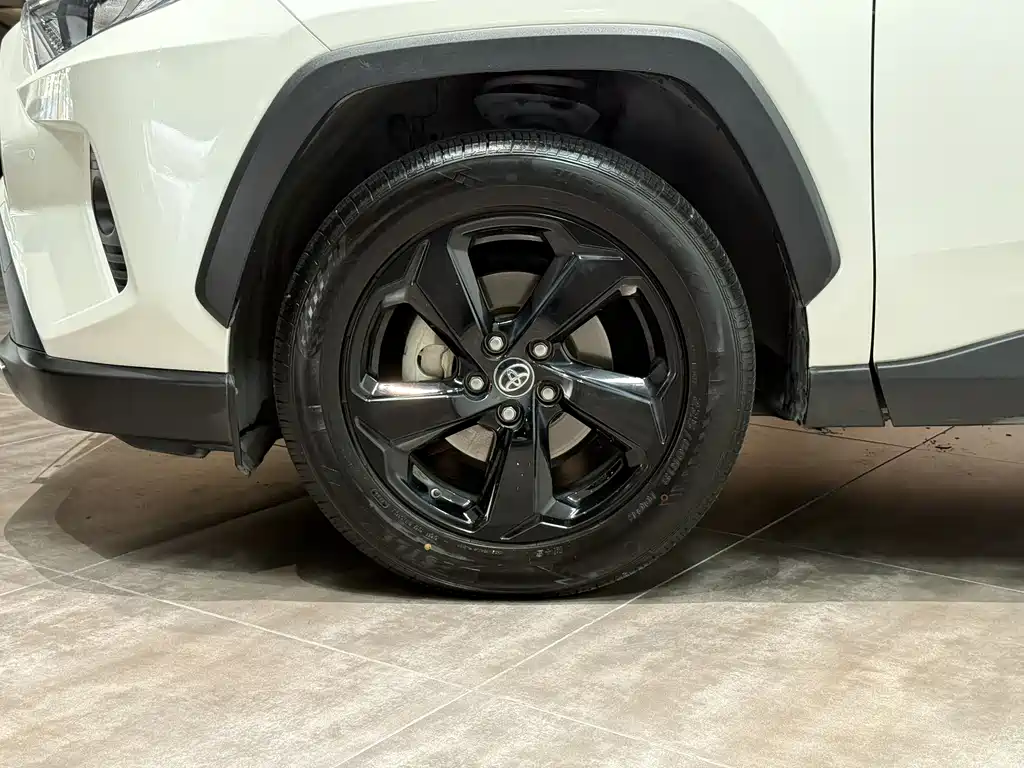 Toyota RAV4 2020 — фото 26