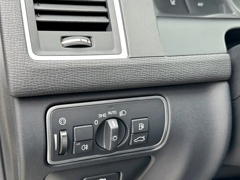 Volvo XC60 2016 — фото 11