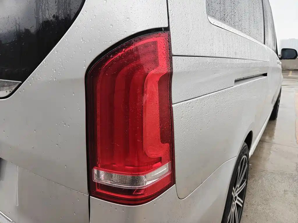 Mercedes-Benz V-Class 2023 — фото 23