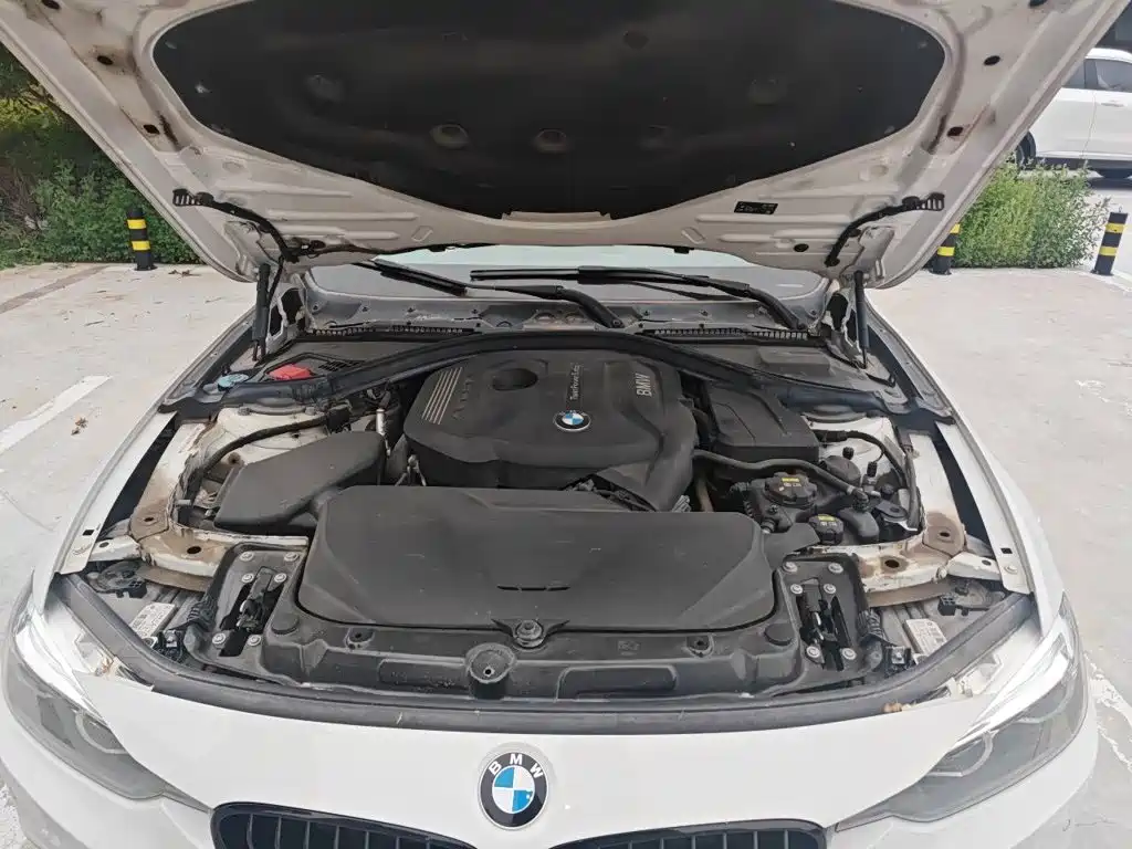 BMW 3 Series 2019 — фото 11