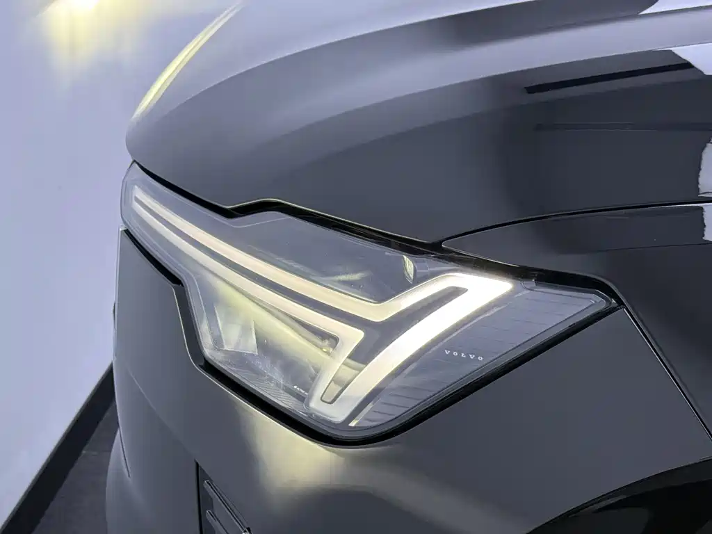 Volvo XC90 Plug-In Hybrid 2025 — фото 11