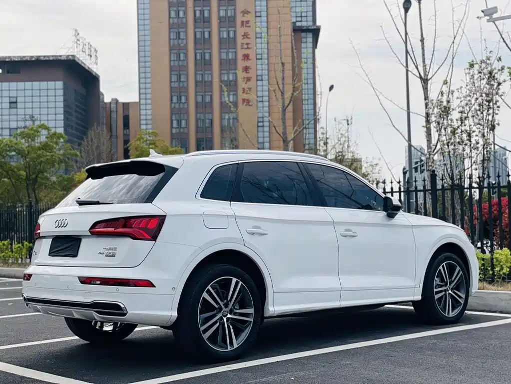 Audi Q5L 2020 — фото 7