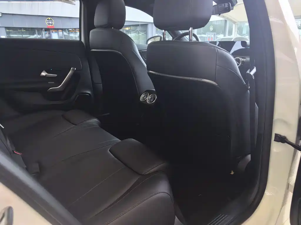 Mercedes-Benz A-Class 2022 — фото 16