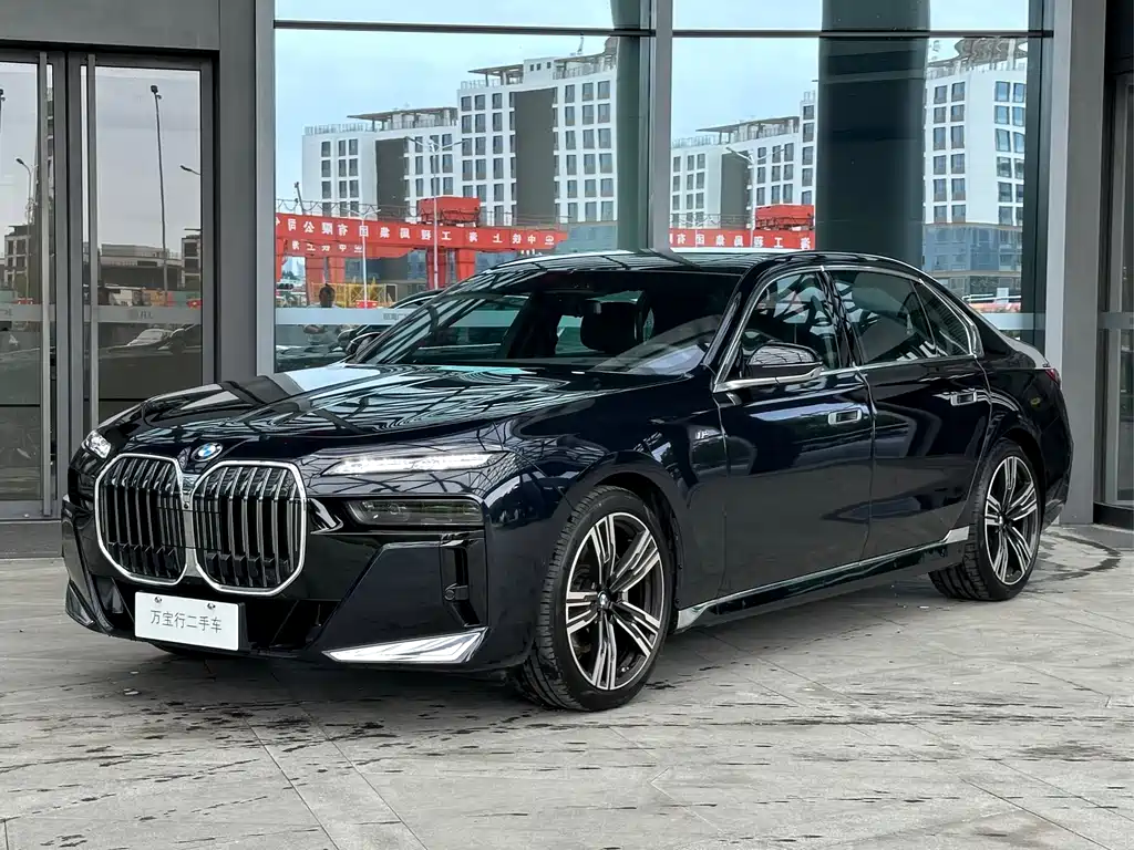 BMW 7 Series 2025 — фото 1
