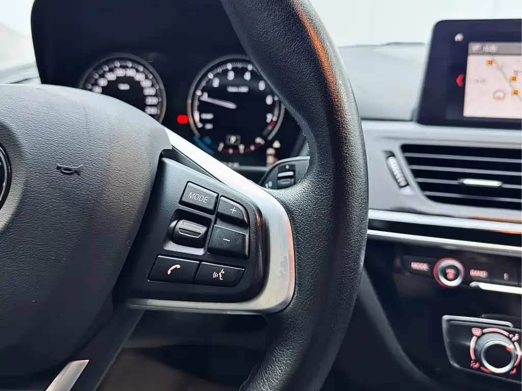 BMW 1 Series 2019 — фото 17