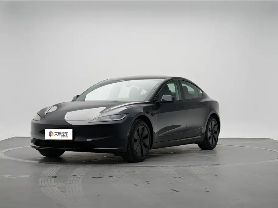 Tesla Model 3 2025 — фото 1