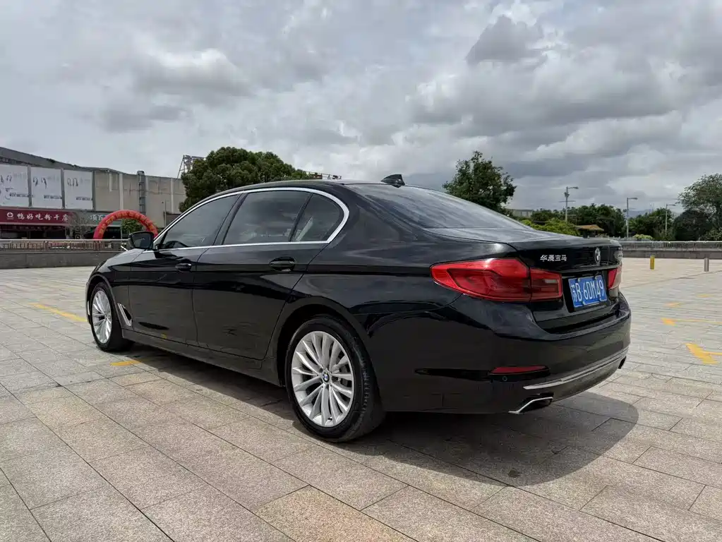 BMW 5 Series 2018 — фото 6