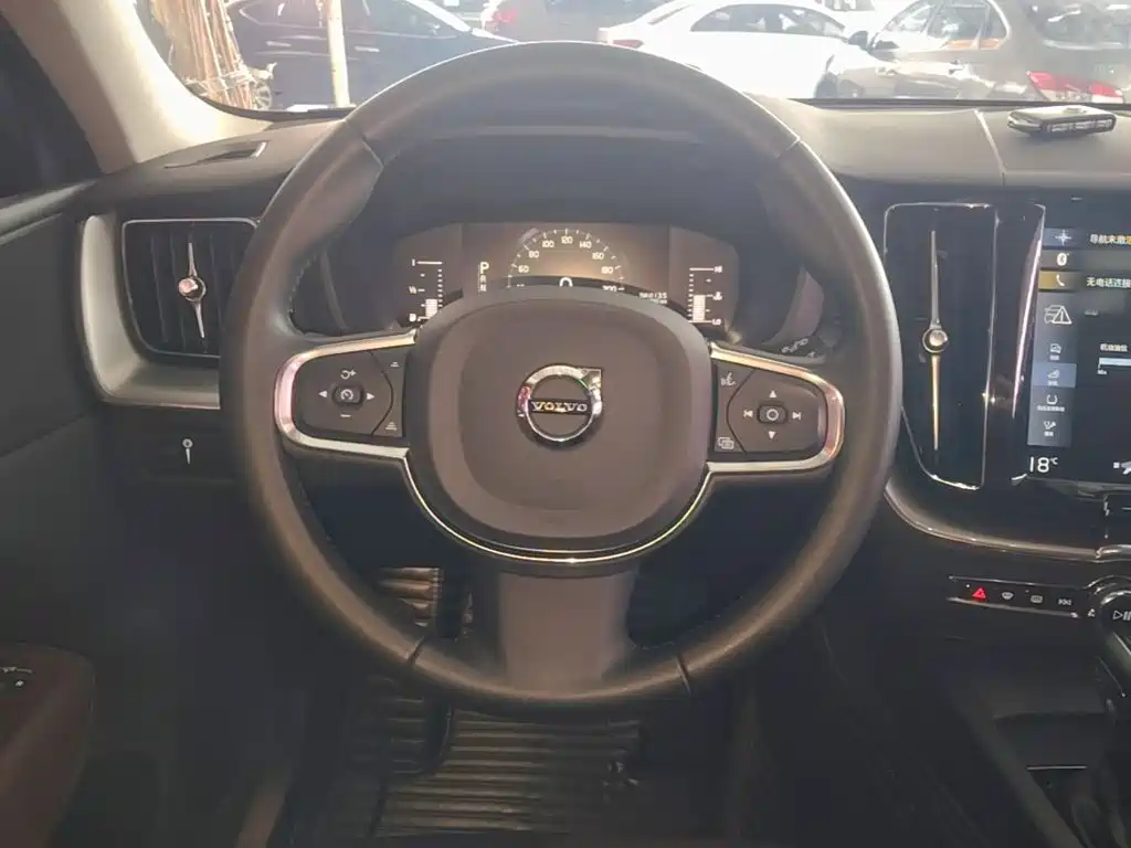 Volvo XC60 2019 — фото 11