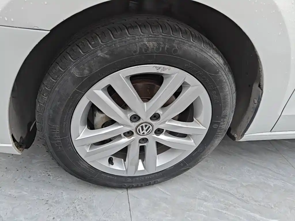 Volkswagen Jetta 2017 — фото 25
