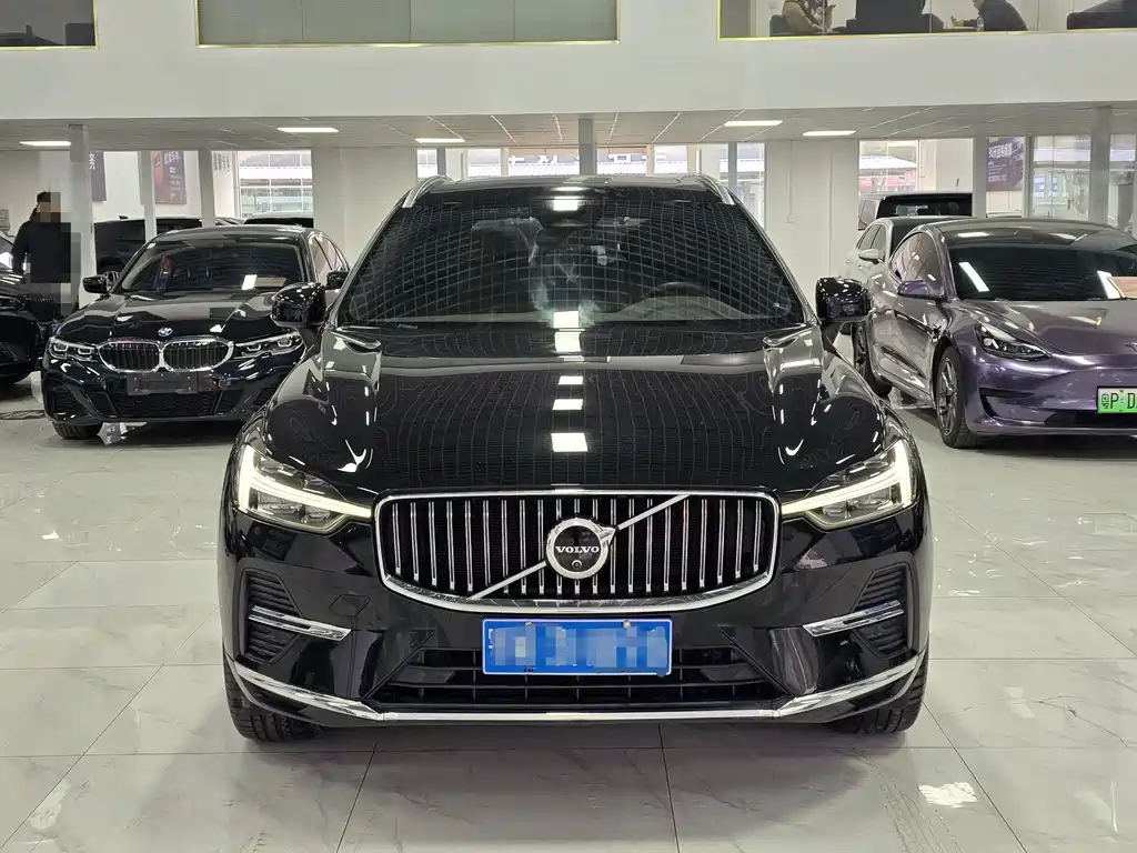 Volvo XC60 2022 — фото 2