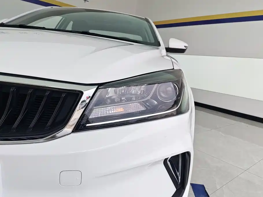 Geely Emgrand 2021