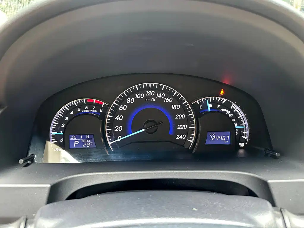Toyota Camry 2014 — фото 15