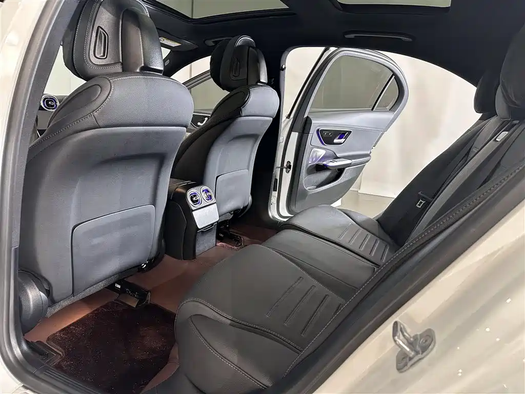 Mercedes-Benz C-Class 2025 — фото 6