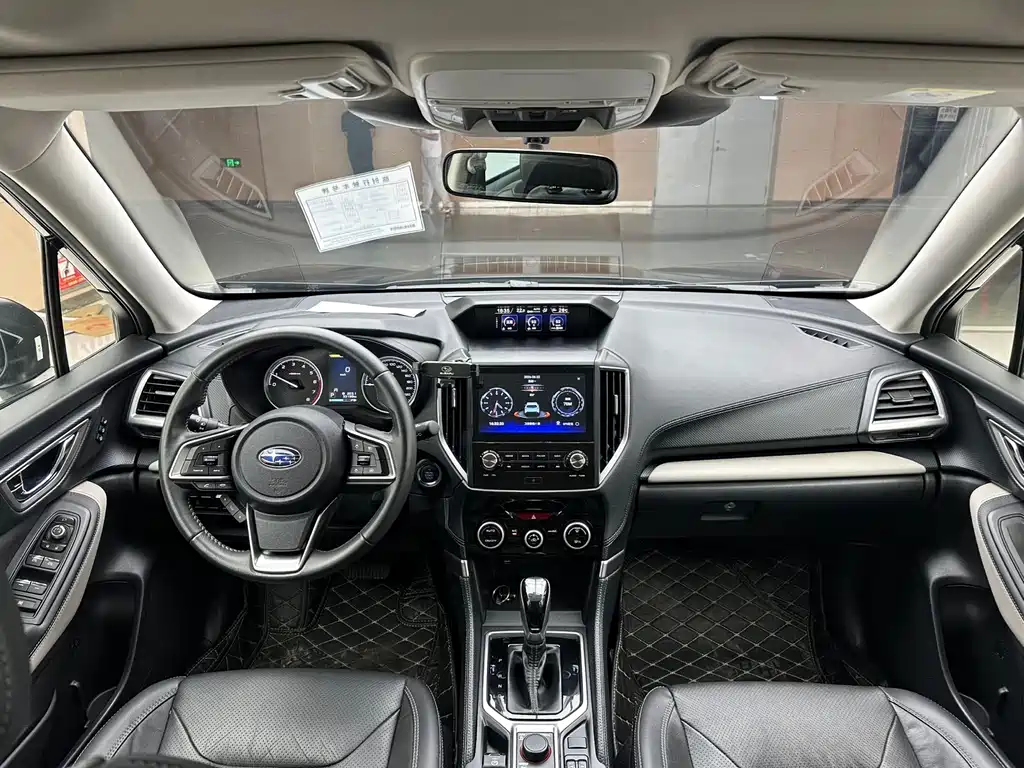 Subaru Forester 2023 — фото 12