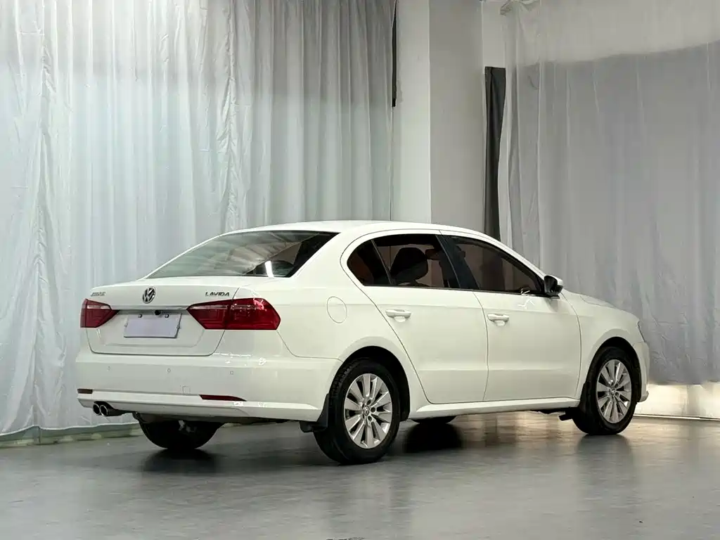 Volkswagen Lavida 2015
