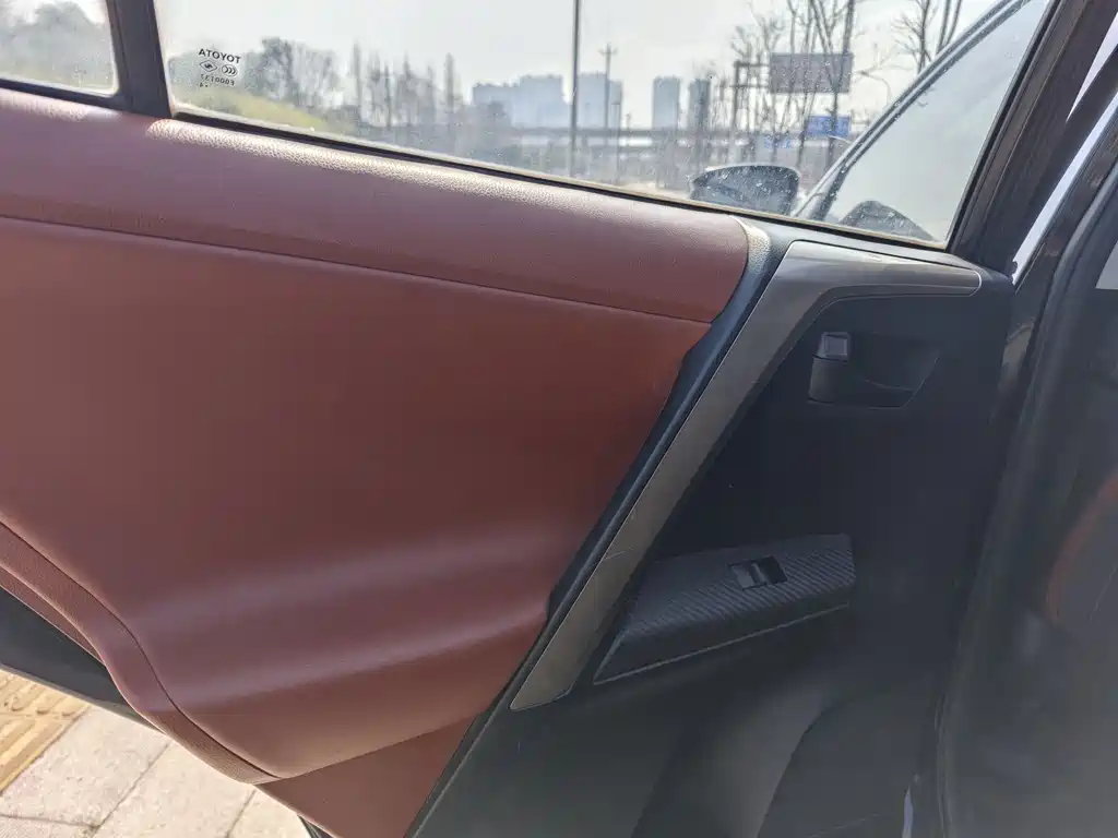 Toyota RAV4 2015 — фото 13
