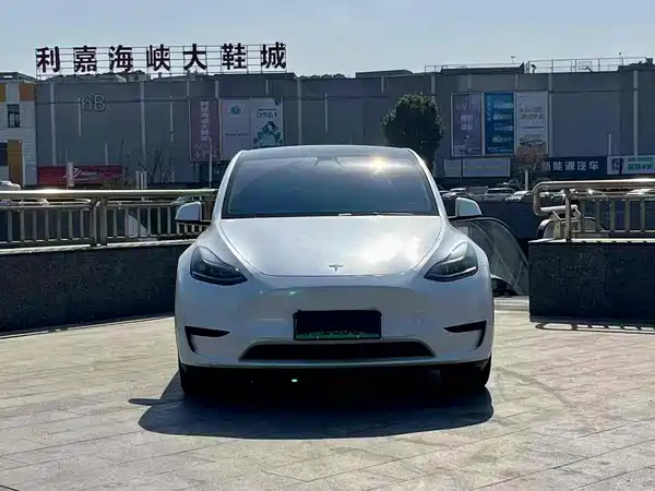 Tesla Model Y 2022
