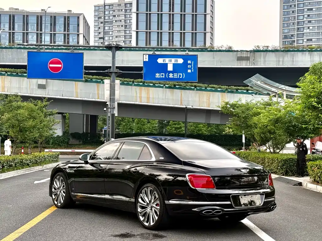 Bentley Flying Spur 2021 — фото 9