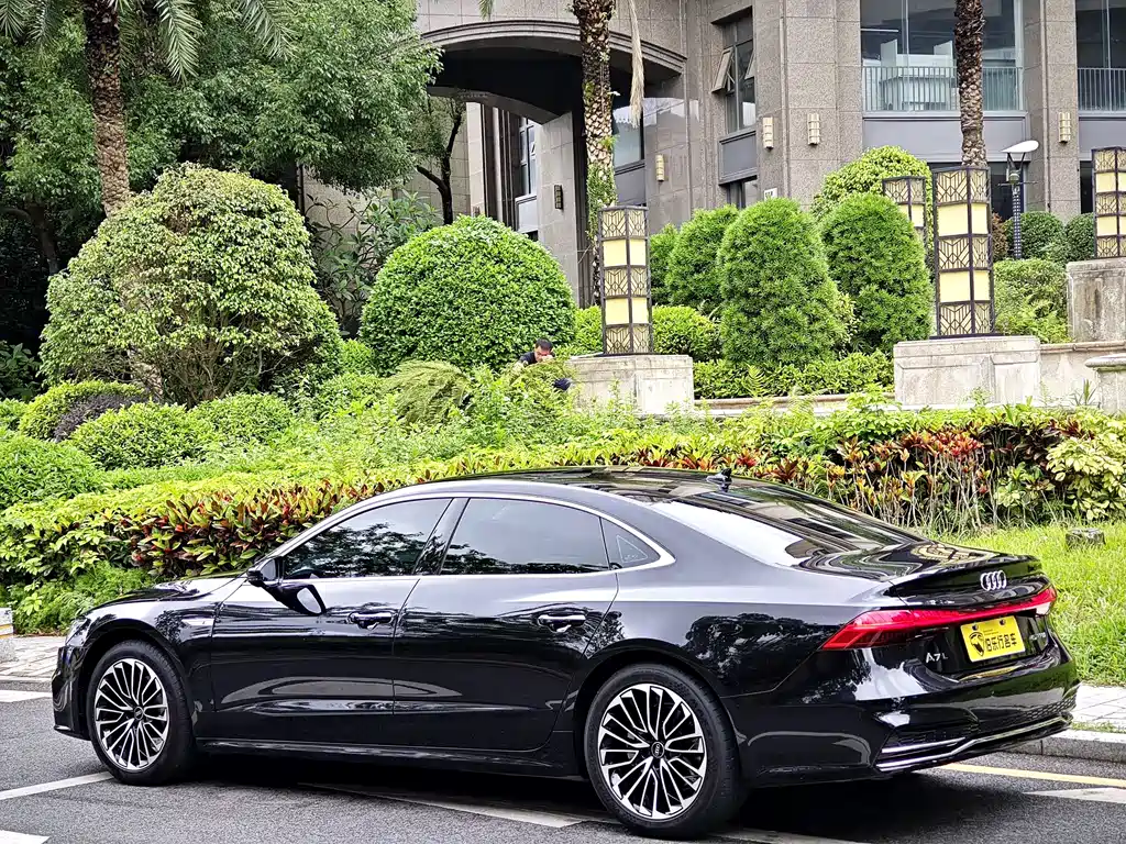 Audi A7L 2025 — фото 22