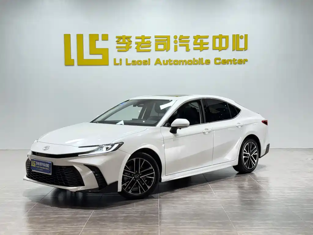 Toyota Camry 2025 — фото 2