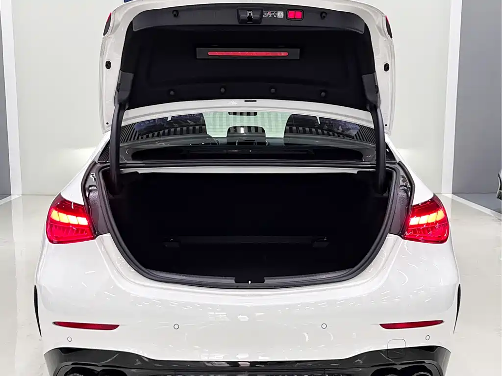Mercedes-Benz C-Class AMG 2025 — фото 11