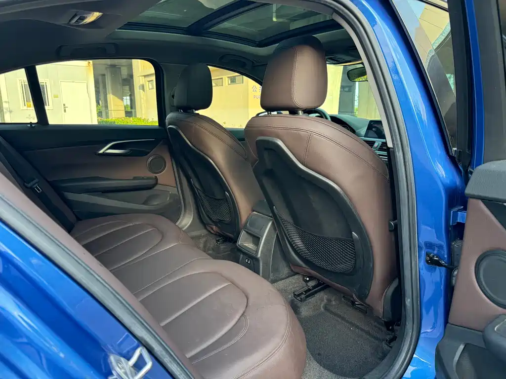 BMW 1 Series 2019 — фото 11