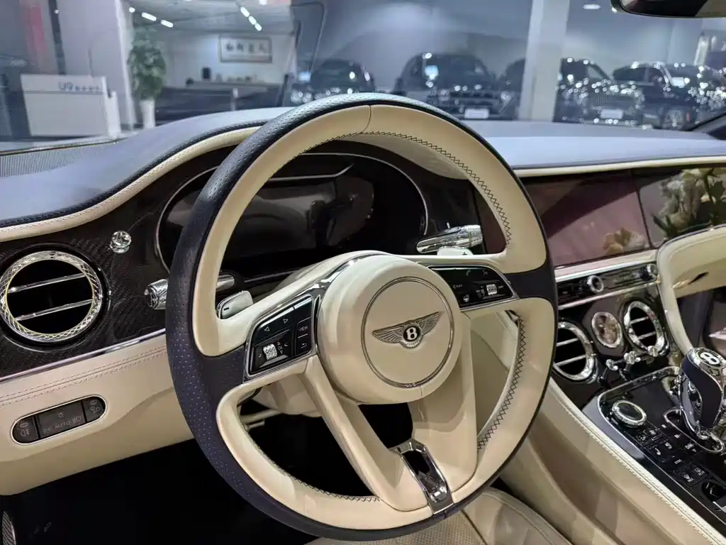 Bentley Continental 2020 — фото 8