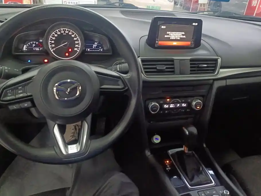 Mazda 3 Axela 2017 — фото 12