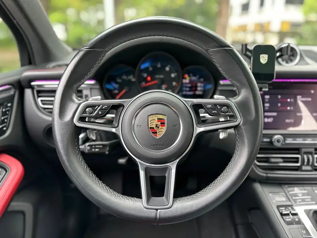 Porsche Macan 2021 — фото 16