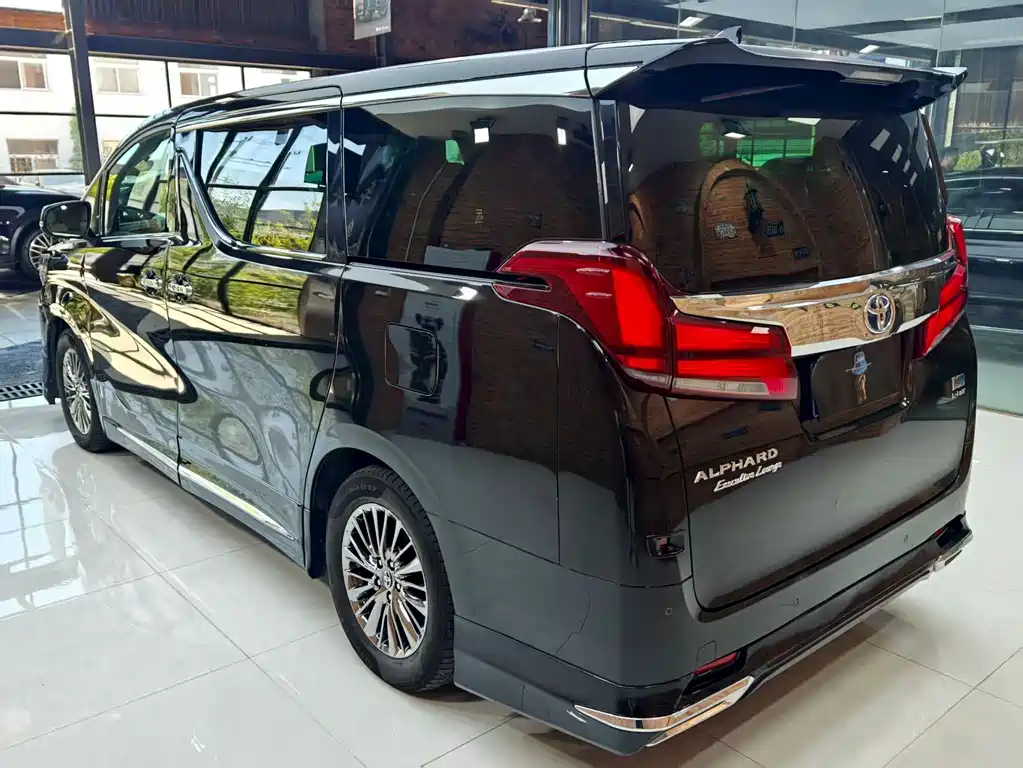 Toyota Vellfire 2021 — фото 10